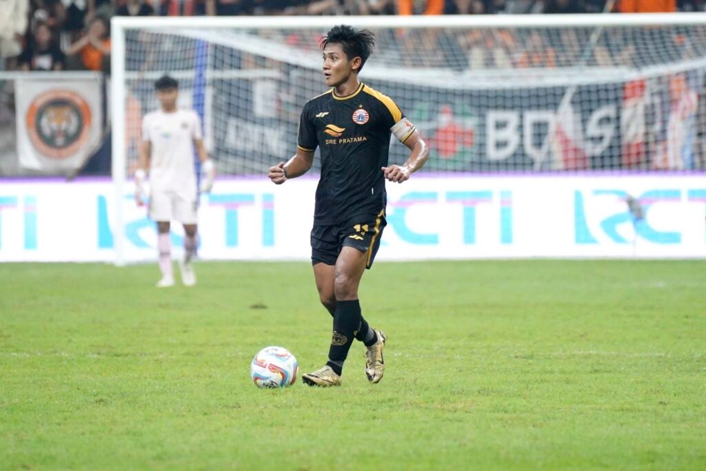 Kiat Firza Andika Pertahankan Tempat di Starting Eleven Persija Musim Depan