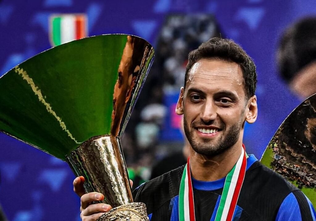 Diincar Bayern Munchen, Hakan Calhanoglu Tegaskan Setia di Inter Milan