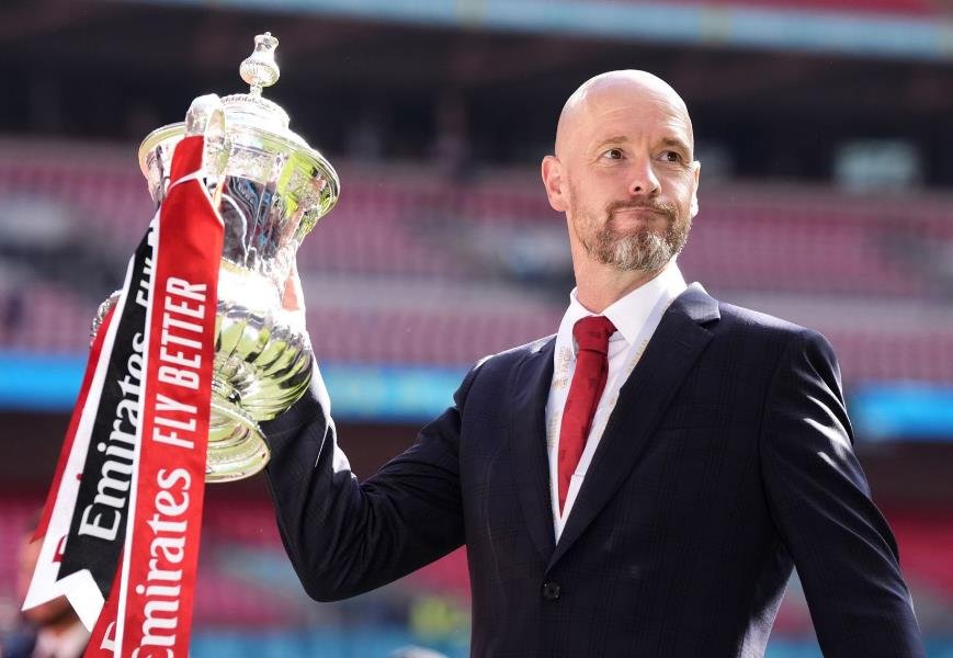 Bertahan, Erik ten Hag Bakal Teken Kontrak Baru di Manchester United