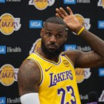 LeBron James Mengeluhkan Harus Terbang ke Milwaukee Hanya Untuk Laga Pramusim