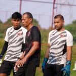 Puas dengan Komposisi Kiper Persija, Hendro Kartiko Tak Garansi Andritany Ardhiyasa Akan Selalu Bermain