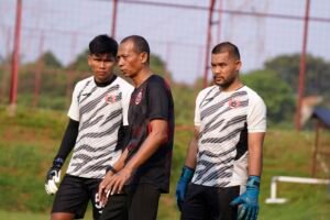 Puas dengan Komposisi Kiper Persija, Hendro Kartiko Tak Garansi Andritany Ardhiyasa Akan Selalu Bermain