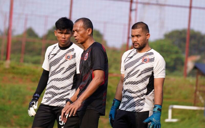 Puas dengan Komposisi Kiper Persija, Hendro Kartiko Tak Garansi Andritany Ardhiyasa Akan Selalu Bermain