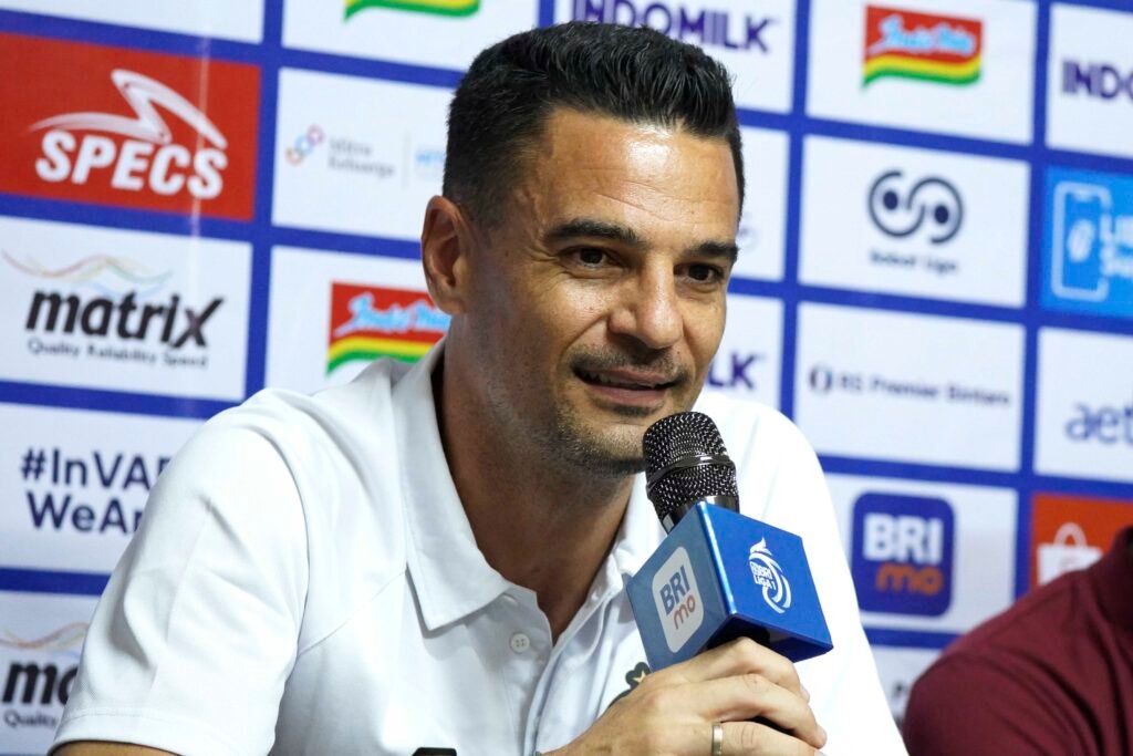 Persija Incar Kemenangan Kedua, Carlos Pena Bicara Kans Mainkan Kiper Baru Asal Brasil