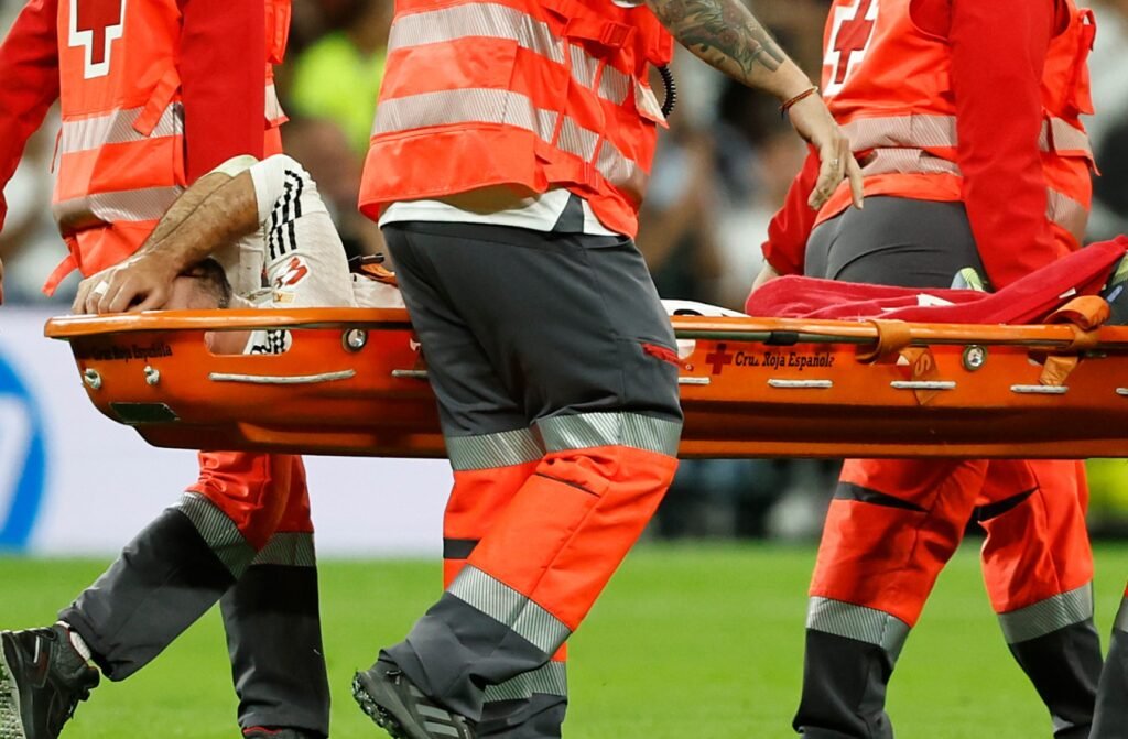 Cedera Lutut Parah, Dani Carvajal Naik Meja Operasi