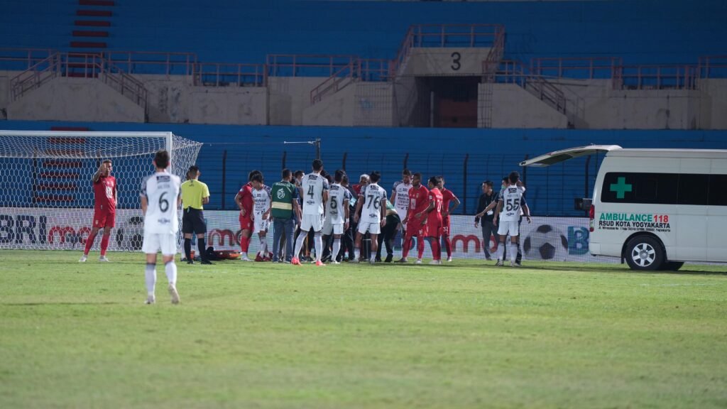 Kondisi Terkini Yance Sayuri Pasca Terkapar di Laga Malut United Vs Bali United