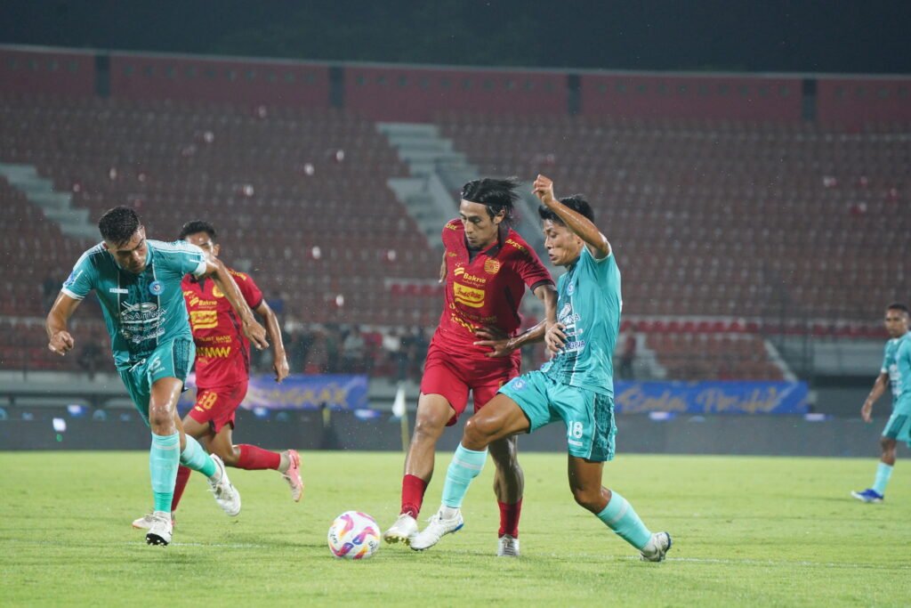 Persija Dikalahkan PSBS, Carlos Pena Bertanggung Jawab Penuh