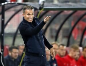 Dulu Dibantai Manchester United 2-8, Robin van Persie Kini Kalah 1-9 di Belanda