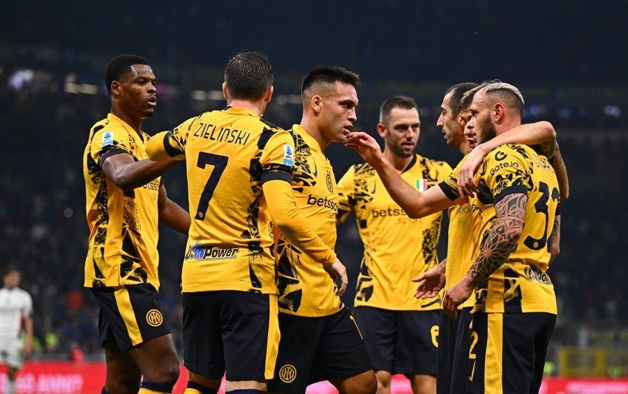 Hasil Pertandingan: Inter Menang Tipis Lawan Venezia, Barcelona Kukuh di Puncak
