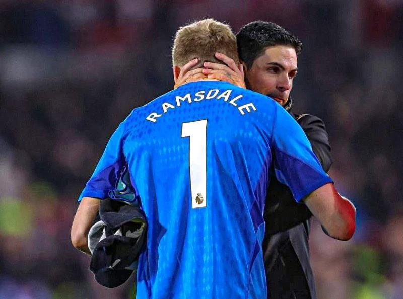 Tinggalkan Arsenal, Aaron Ramsdale Tak Dendam kepada Mikel Arteta