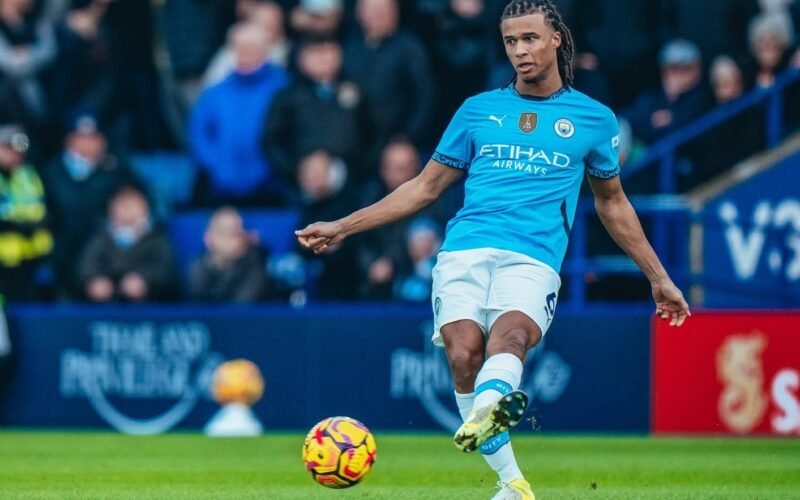AC Milan Pantau Bek Manchester City yang Inginkan Menit Bermain Lebih Banyak