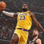 LeBron Beri Kode Bermain Terakhir di Cleveland