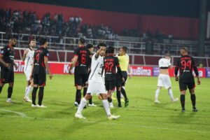 Hanif Sjahbandi Naik Meja Operasi, Persija Jakarta Krisis Gelandang