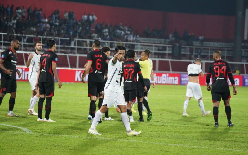 Hanif Sjahbandi Naik Meja Operasi, Persija Jakarta Krisis Gelandang